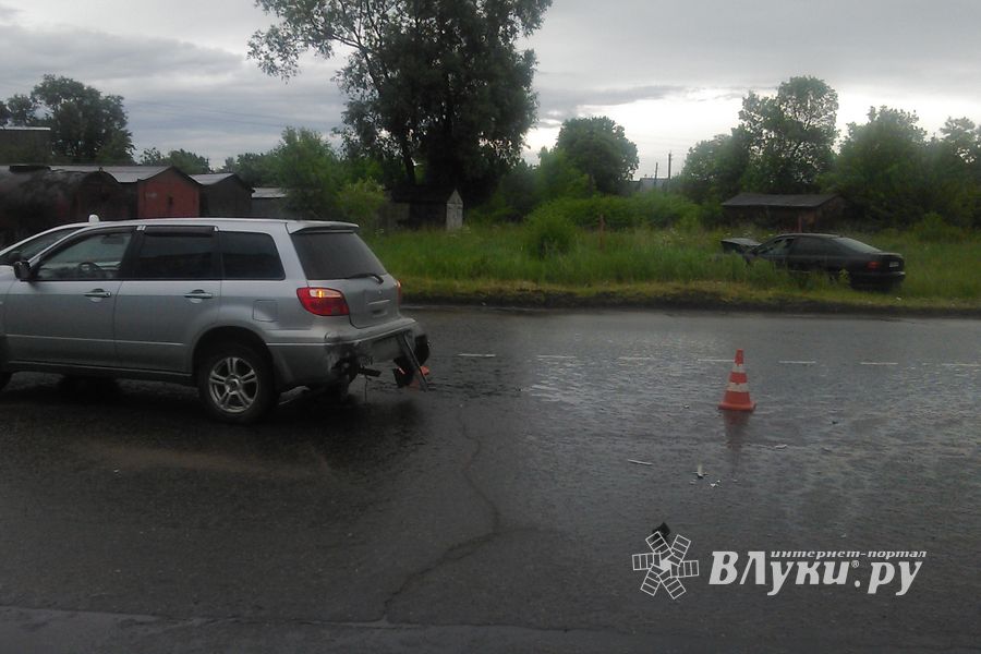 В Великих Луках произошло ДТП (ФОТО)