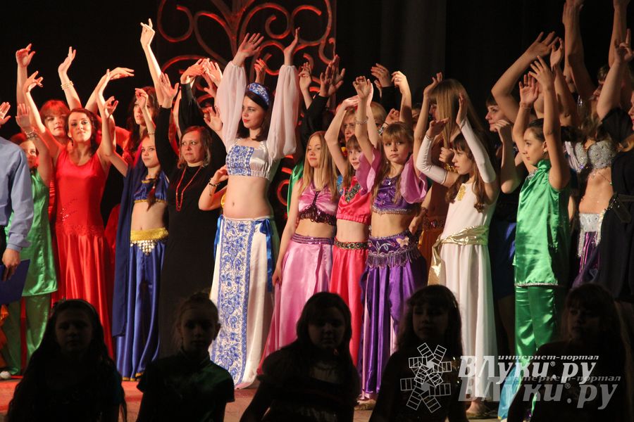  В ДК им. Ленина состоялся отчетный концерт студии восточного танца «Восточные сладости» (фото)