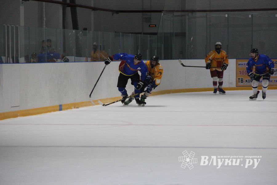 Великолукские хоккейные клубы провели матч в рамках чемпионата города (ФОТО)