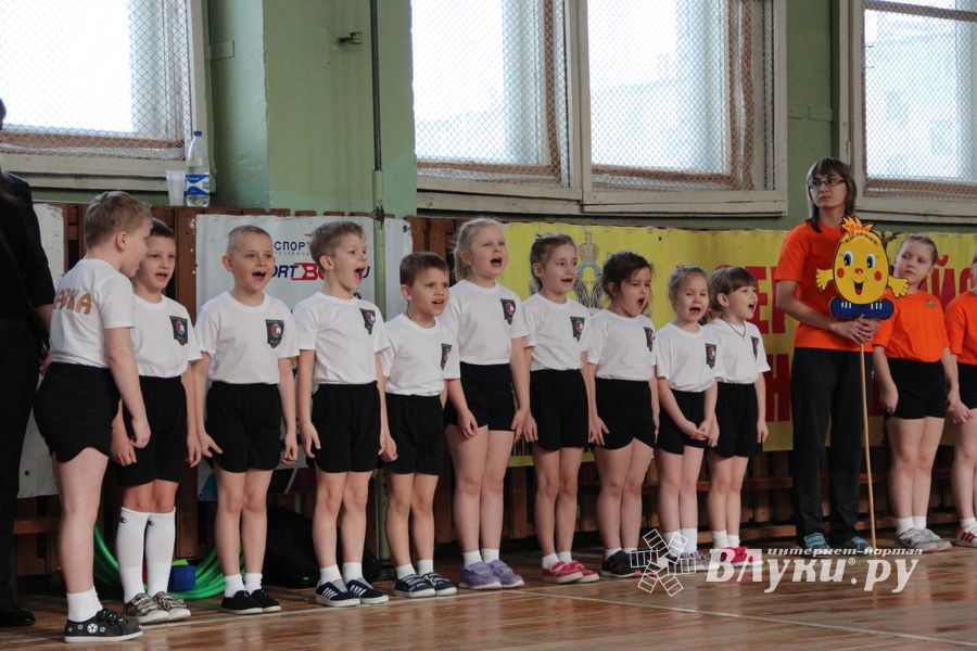 В Великих Луках стартовали спортивные соревнования среди дошколят «Юные олимпионики»