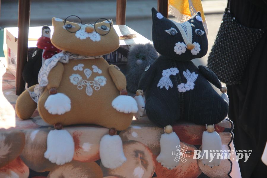 В Великих Луках прошла универсальная осенняя ярмарка (ФОТО)