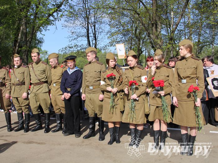 Парад Победы в Великих Луках (фото)