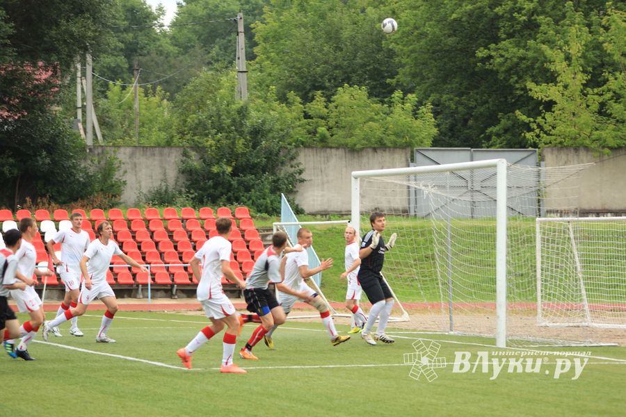 "Экспресс" (Великие Луки) - "Купол-ВДВ" (Псков)