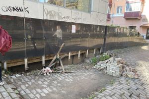 Провал под магазином на проспекте Ленина понудят устранить (ФОТО)