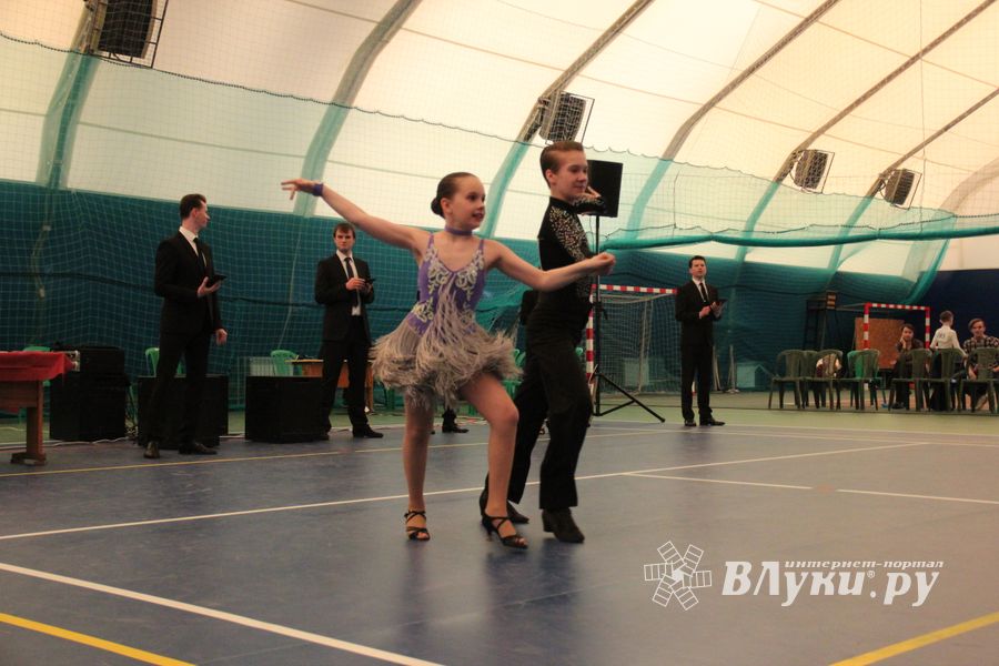 В Великих Луках прошел турнир по спортивным бальным танцам (ФОТО)
