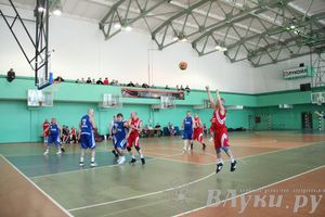 Баскетболисты Великих Лук сыграли со сборной Дмитрова