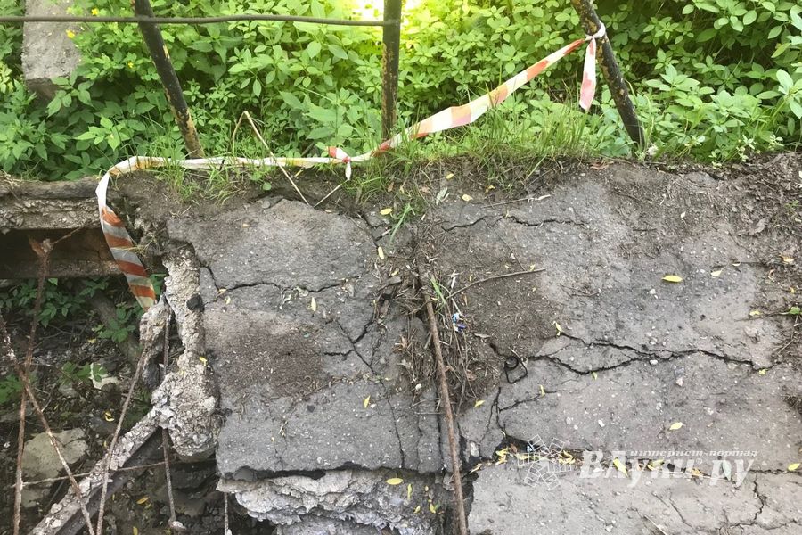 Великие Луки, смотрите под ноги! (ФОТО)