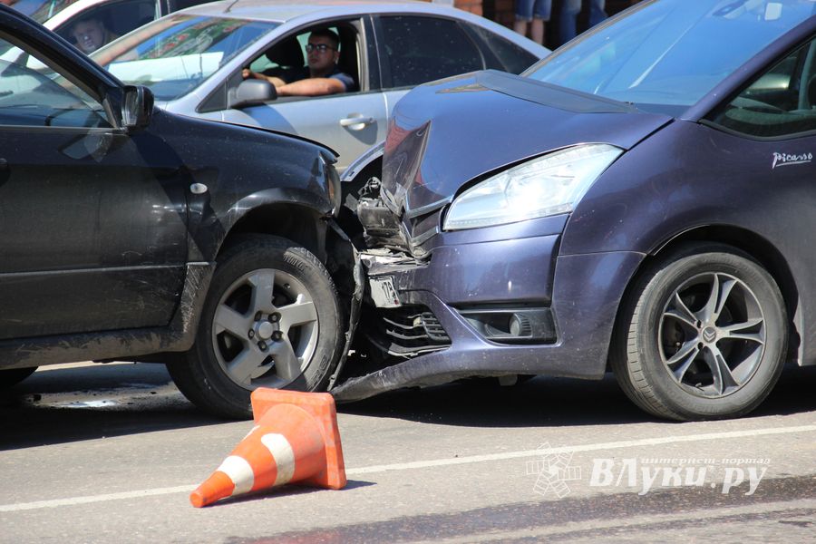 ДТП возле Смоленского рынка (ФОТО)