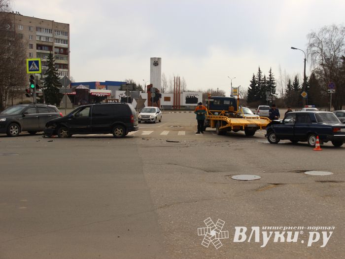 ДТП на перекрёстке Ленина-Дьяконова (ФОТО)