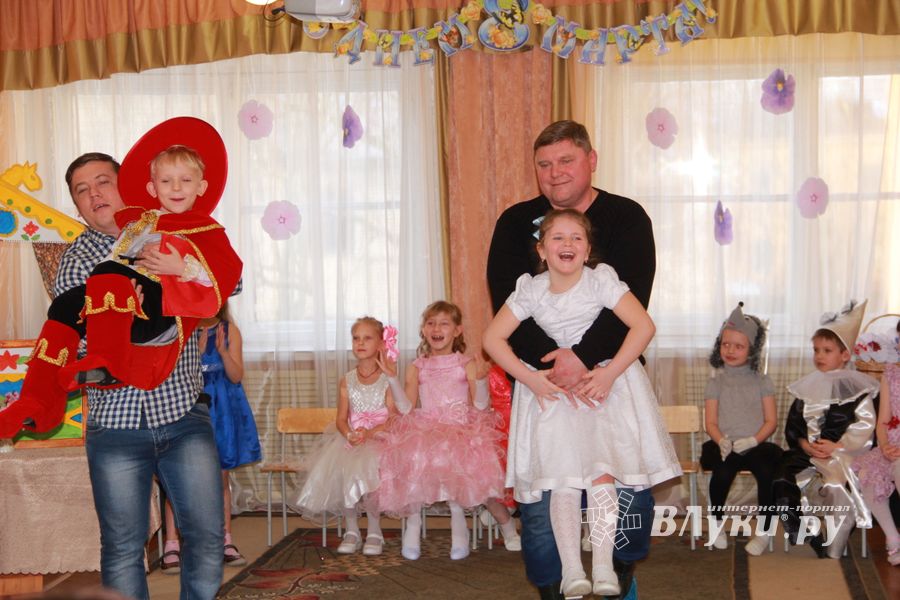 8 марта в саду 26