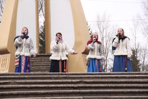 В Великих Луках сожгли Масленицу (фото)