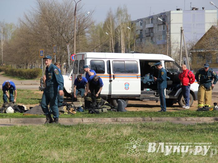 В Великих Луках прошли соревнования пожарных расчетов