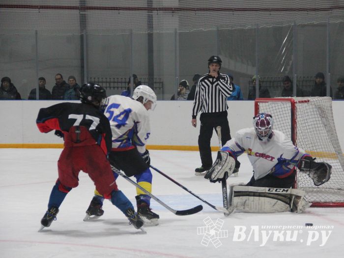 В Великих Луках сторатовал Открытый Чемпионат города по хоккею (ФОТО)