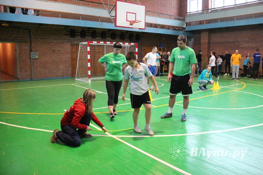 В Великих Луках прошли областные соревнования «Папа, мама, я - спортивная семья» (ФОТО)