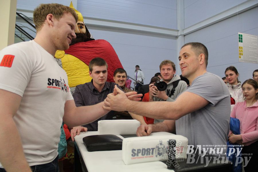 В ТЦ «Апельсин» прошла весенняя ночь распродаж