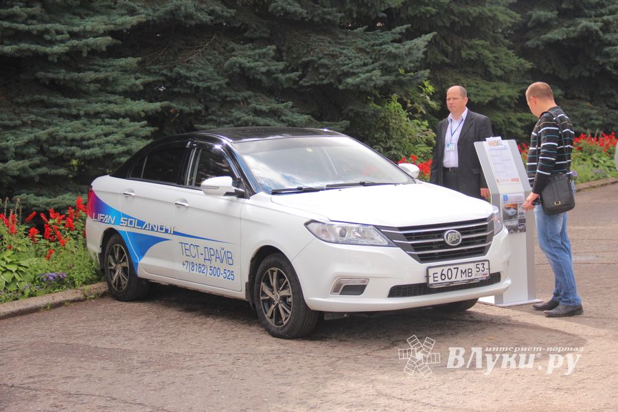 В Великих Луках прошла «Автовыставка 2017» (ФОТО)