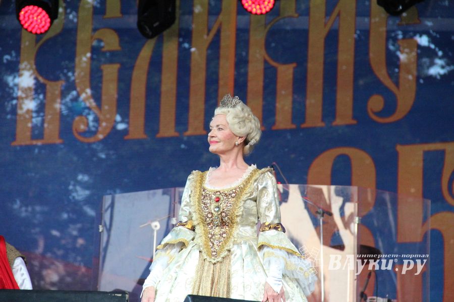 Людмила Чурсина и Пелагея поздравили Великие Луки с 850-летием (ФОТО)