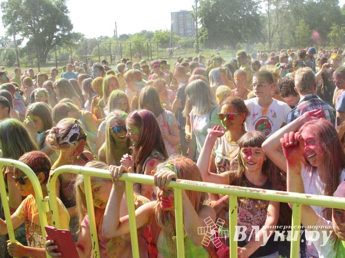Яркие эмоции «ColorFest» в Великих Луках (ФОТО)