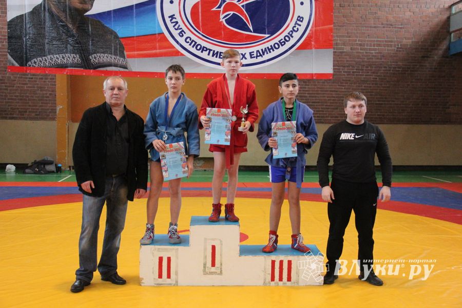 В Великих Луках прошли соревнования по самбо (ФОТО)