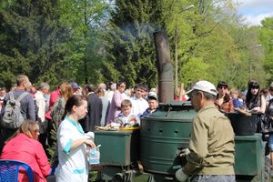 9 мая в Великих Луках. Шествие и салют