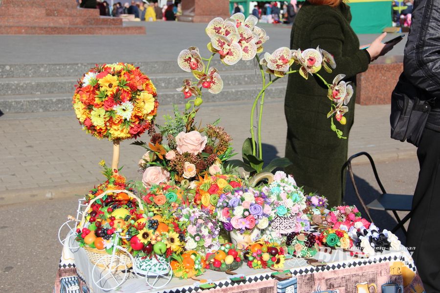 В Великих Луках прошла универсальная осенняя ярмарка (ФОТО)