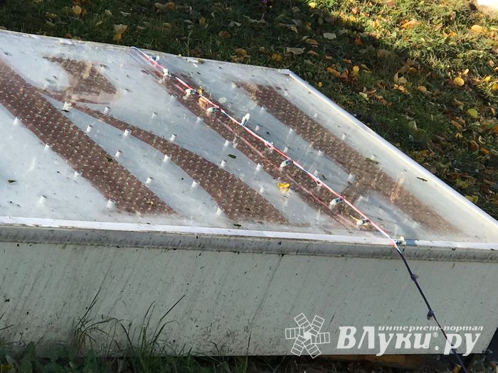 В Великих Луках опять разбили памятный знак (ФОТО)