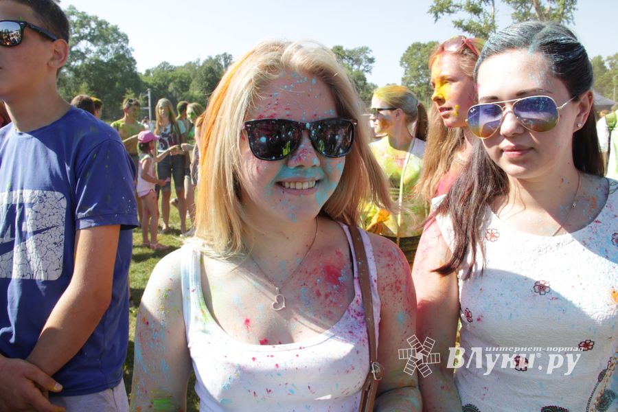Яркие эмоции «ColorFest» в Великих Луках (ФОТО)