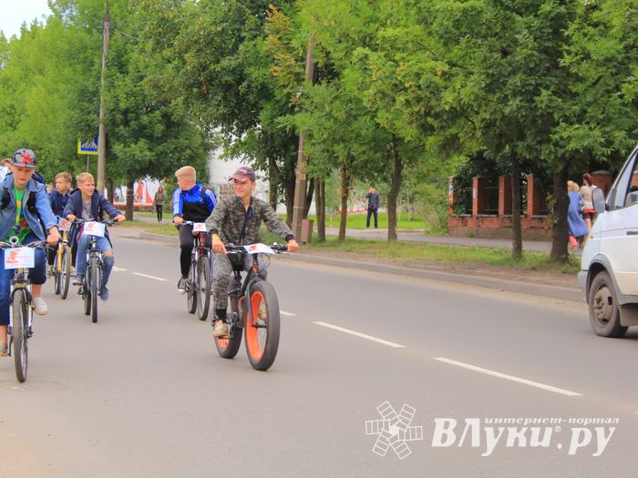 В Великих Луках прошёл Велопарад (ФОТО)