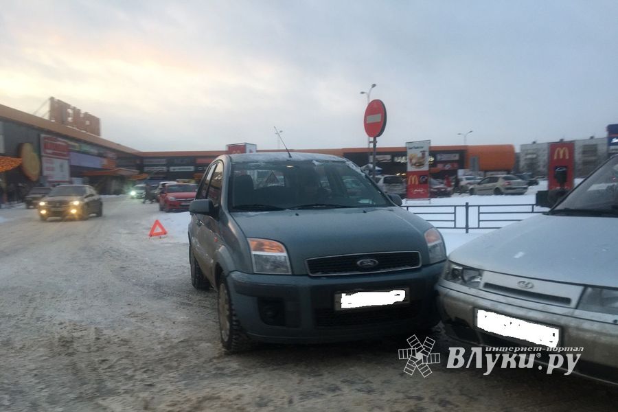 В Великих Луках снова произошло ДТП (ФОТО)