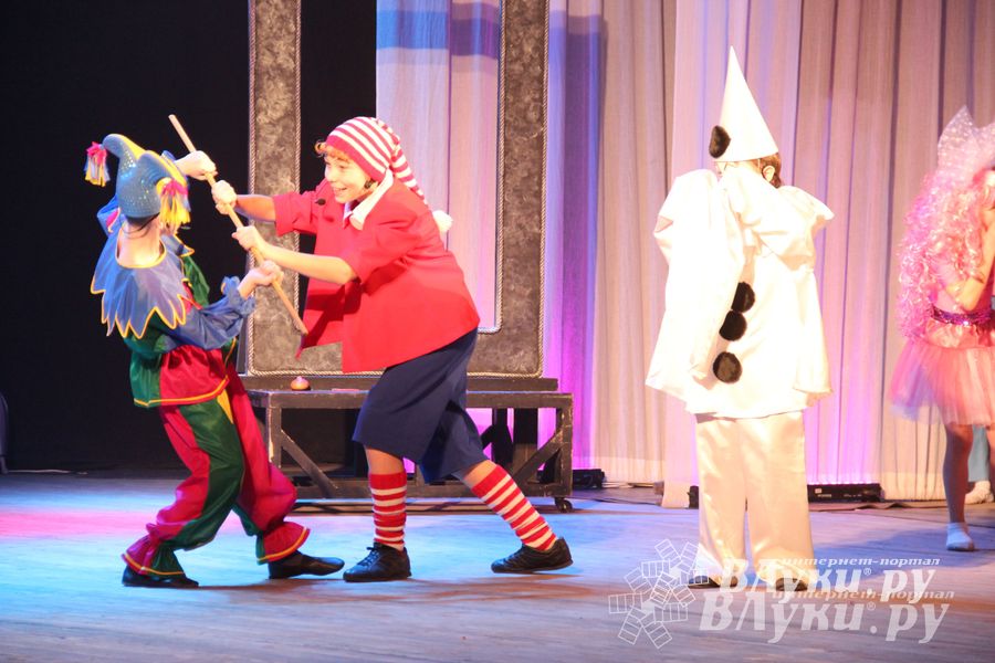 В городском ДК им. Ленина состоялась премьера музыкальной сказки «Буратино»