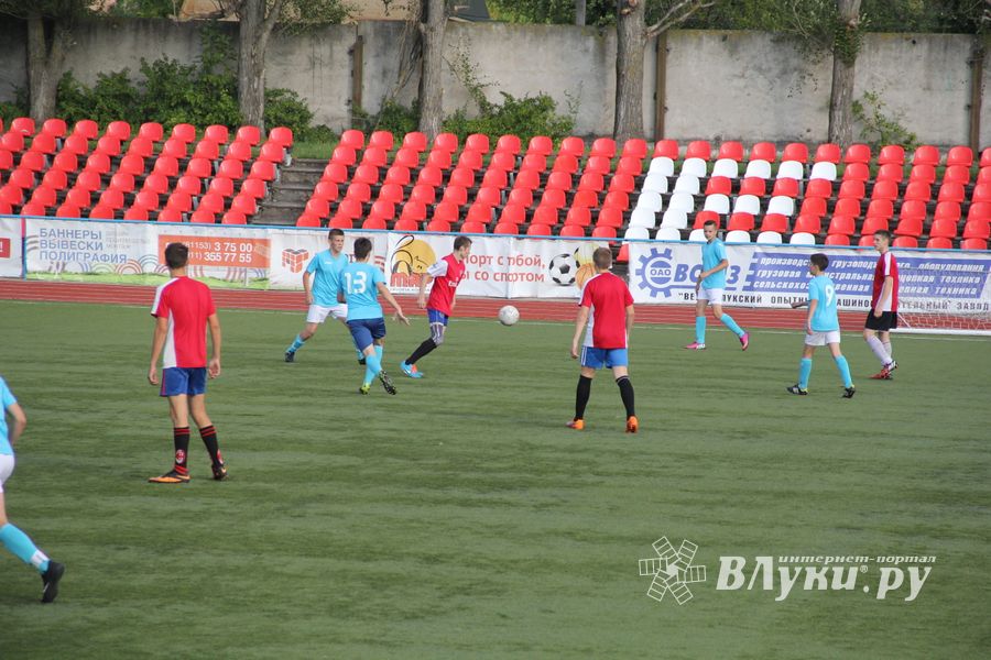 В минувшие выходные великолучане сыграли в футбол (фото)