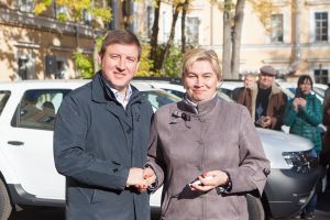 Андрей Турчак вручил ключи от служебных автомобилей главам сельских поселений (ФОТО)