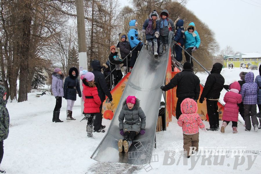 В Великих Луках встретили Масленицу