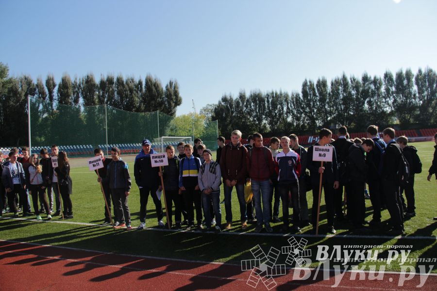 В Великих Луках стартовал открытый турнир по футболу