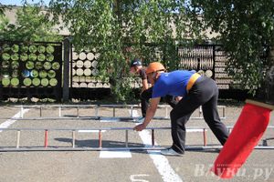 В Великих Луках прошли соревнования среди пожарных