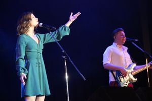 В Великих Луках состоялся концерт Юлии Савичевой (фото)