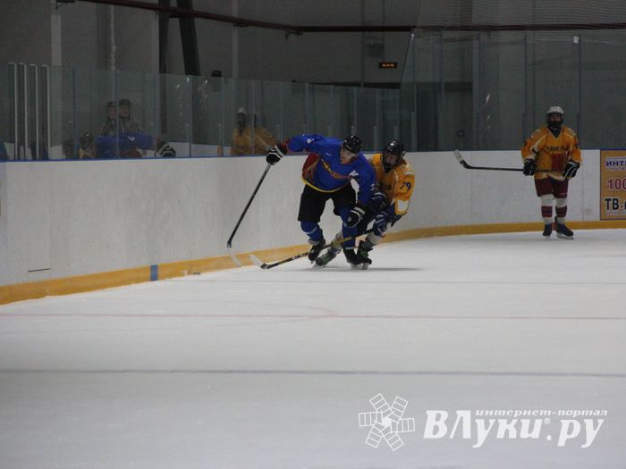 Великолукские хоккейные клубы провели матч в рамках чемпионата города (ФОТО)