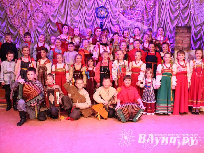 Рождественский концерт ансамбля «Заряница» прошел в Великих Луках (фото)