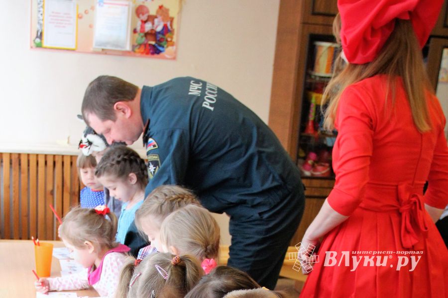Воспитанники детского сада «Берёзка» встретились с сотрудником МЧС (ФОТО)