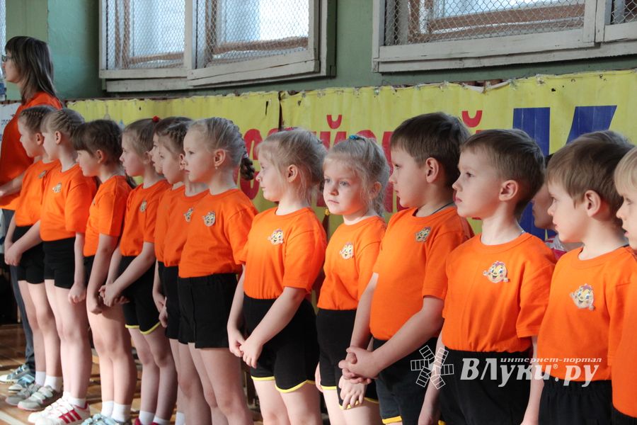 В Великих Луках стартовали спортивные соревнования среди дошколят «Юные олимпионики»