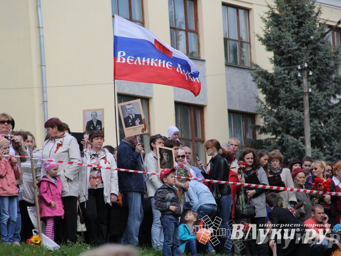 Парад Победы в Великих Луках (фото)
