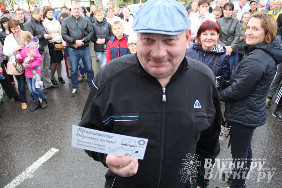 В Великих Луках прошла «Весенняя автоярмарка Великие Луки — 2015» (фото)