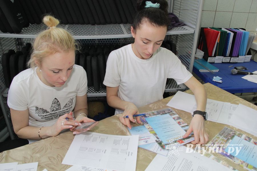 В Великих Луках прошли соревнования по плаванию «Быстрый Кашалот»