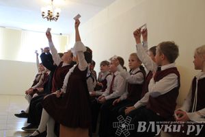 Великолукских лицеистов посвятили в «Маленькие мастера»