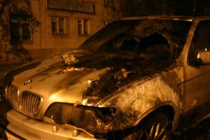 На Дружбе загорелся BMW