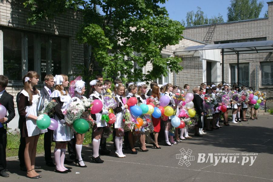 Сегодня в городе проходят последние звонки