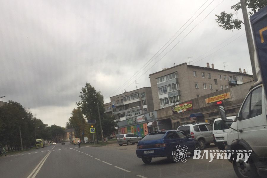 Фотофакт: ДТП на проспекте Гагарина в Великих Луках