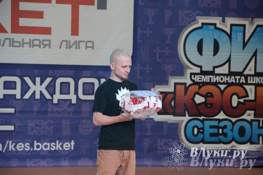 В Великих Луках прошли финальные игры Чемпионата ШБЛ «КЭС-БАСКЕТ» (фото)