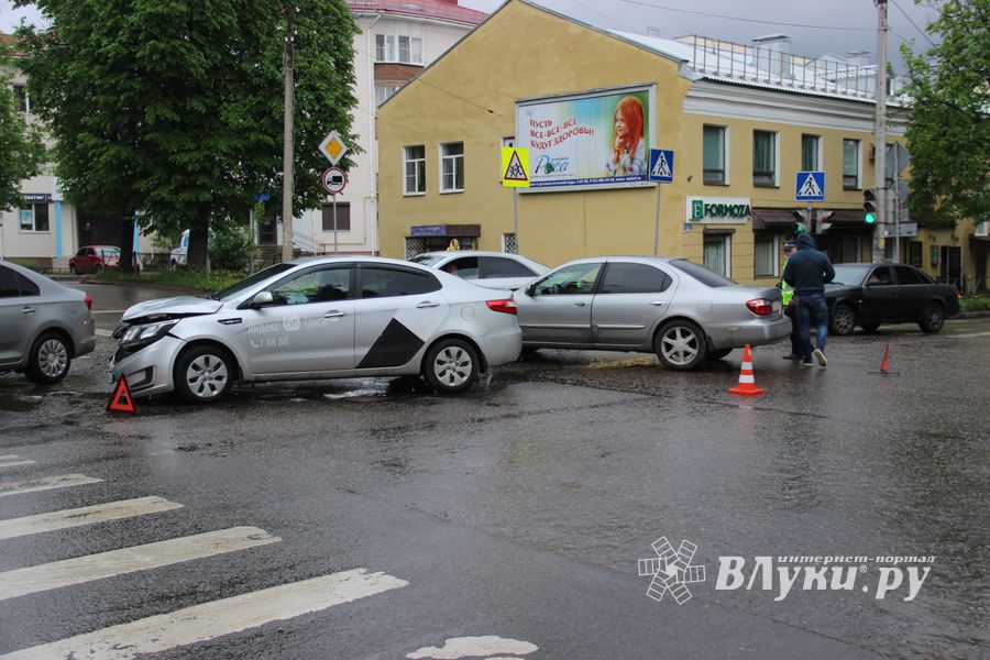 ДТП на проспекте Октябрьском (ФОТО)
