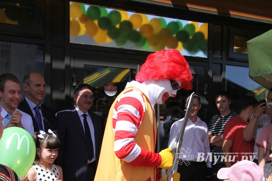 В Великих Луках открылся самый известный в мире общепит (фото)